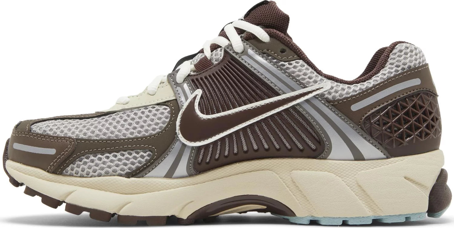 Nike Air Zoom Vomero Earth Fossil (W)